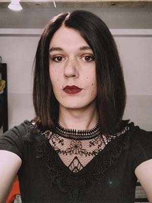 Déchirée entre une relation et un fling, Les Milles, Aix